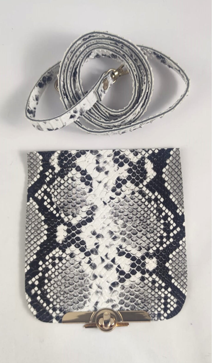 Kilit Detaylı- Askılı Çanta Kapağı