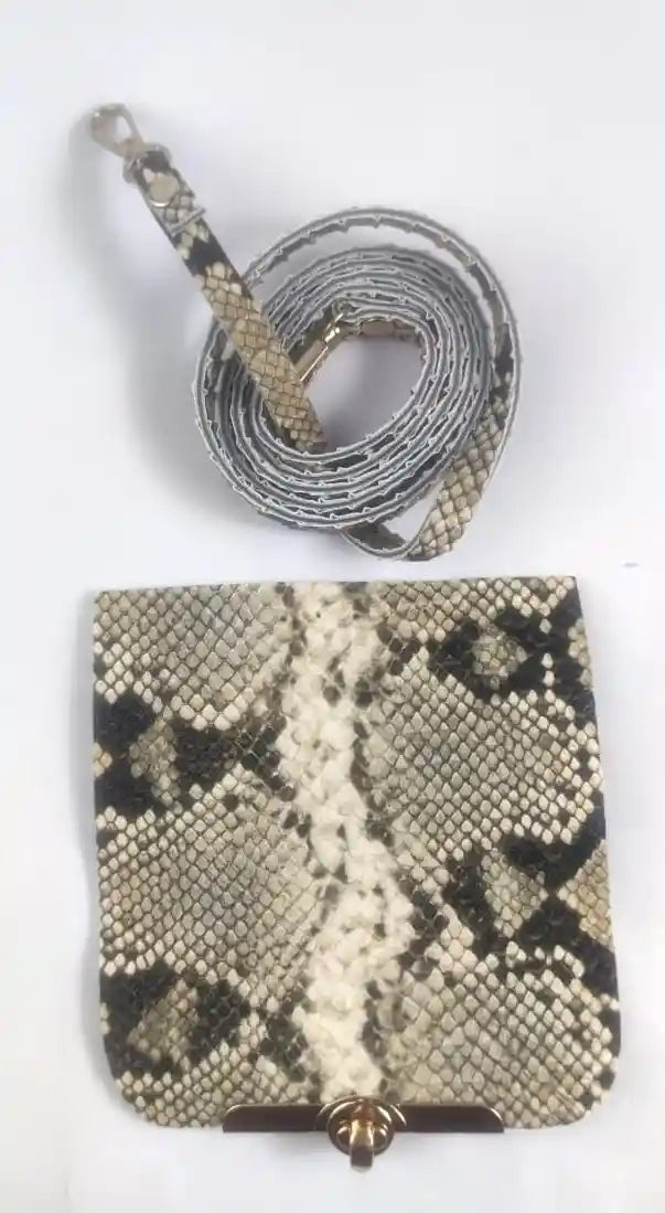 Kilit Detaylı- Askılı Çanta Kapağı