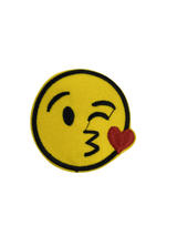 Öpücük Atan Emoji Arma