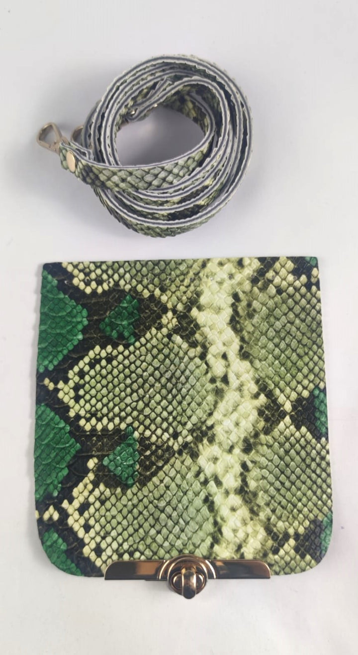 Kilit Detaylı- Askılı Çanta Kapağı