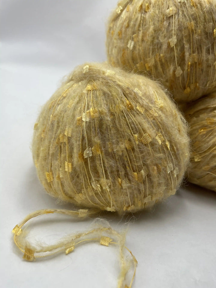 Kelebekli Keçi Moher Yün İpi 624 Gram KLB82