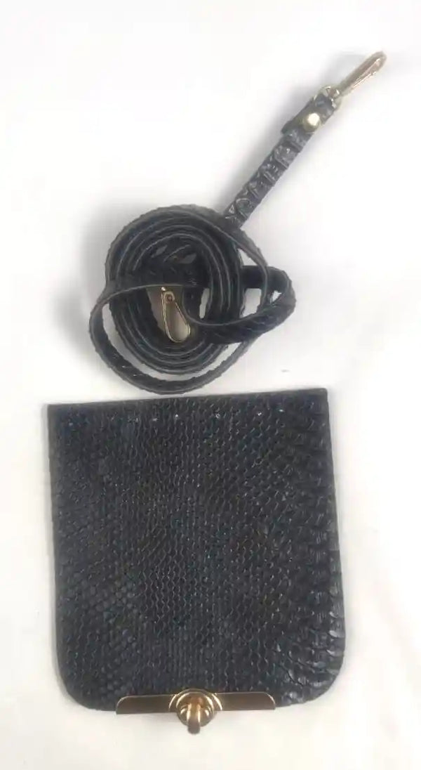 Kilit Detaylı- Askılı Çanta Kapağı